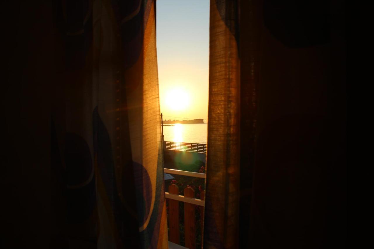 Anastazia'S Seaside Apartments โรดา ภายนอก รูปภาพ